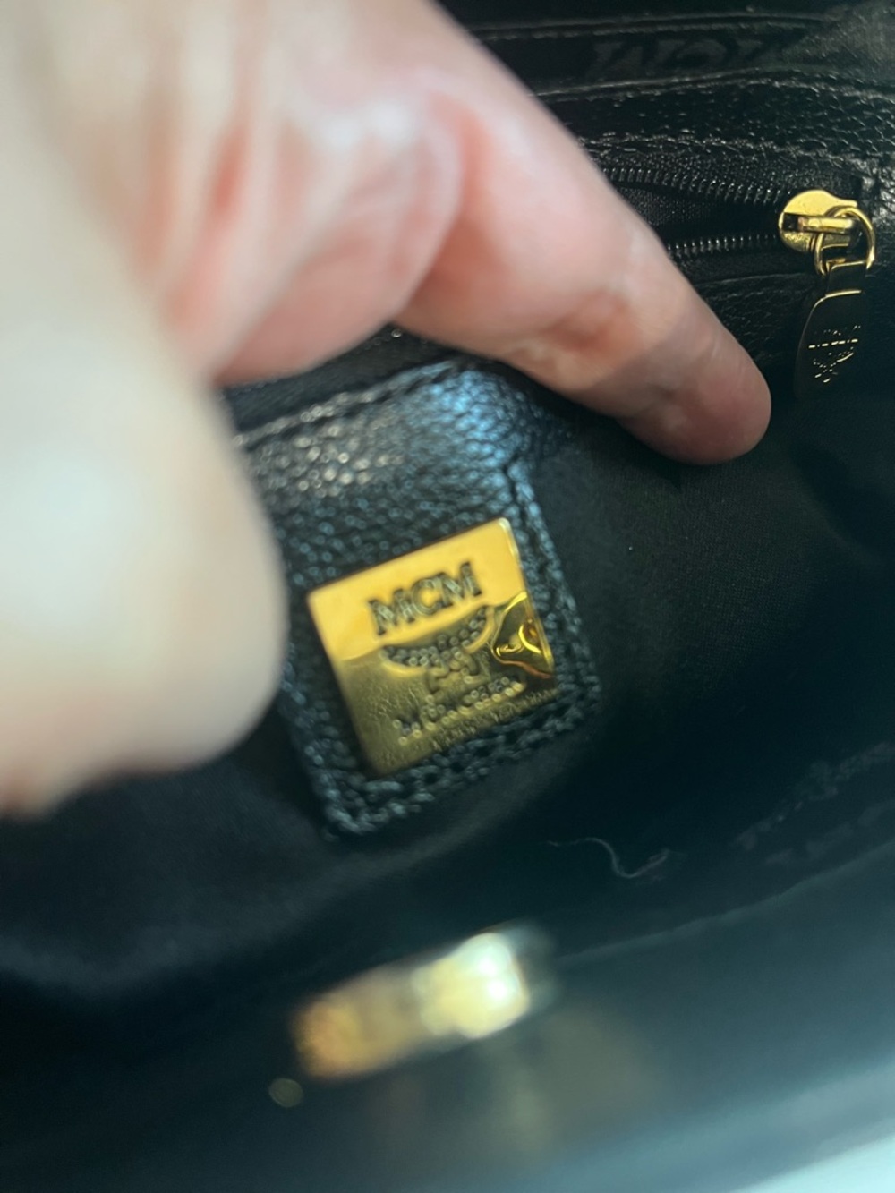 MCM SMALL BLACK LEATHER HANDBAG - Picture 9 of 11